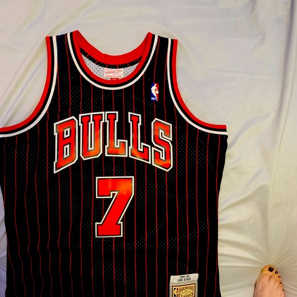 Toni Kukoc #7 Bulls 95-96 Hardwood Classics Swingman Player Jersey - Picture 14 of 15